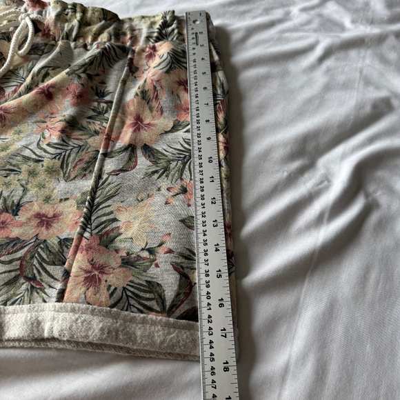 MyStyle Women's Spring Floral Brushed Fleece Casual Pull-On Shorts Gray 1X - Picture 13 of 15